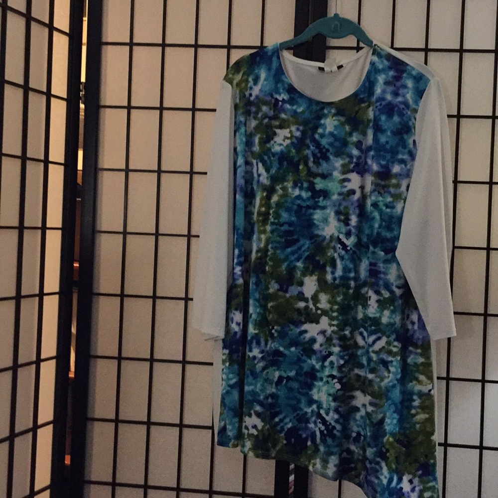 Dalin Tunic with White, Green and Blue Abstract print- Size 1X